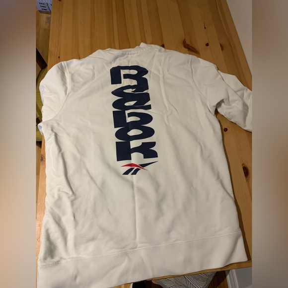 Reebok crewneck size Large - Picture 3 of 3